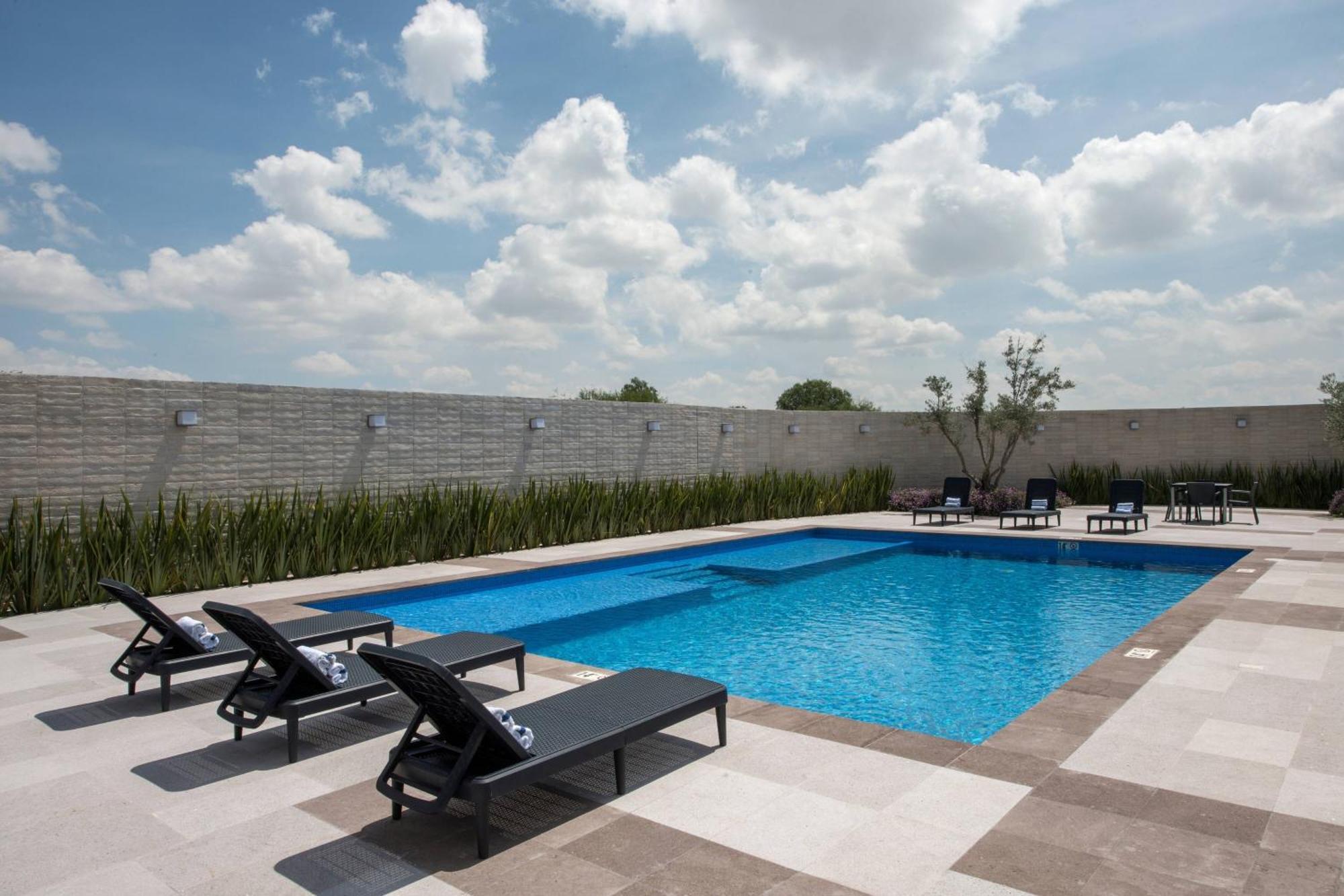 Courtyard By Marriott San Luis Potosi, Los Lagos Esterno foto