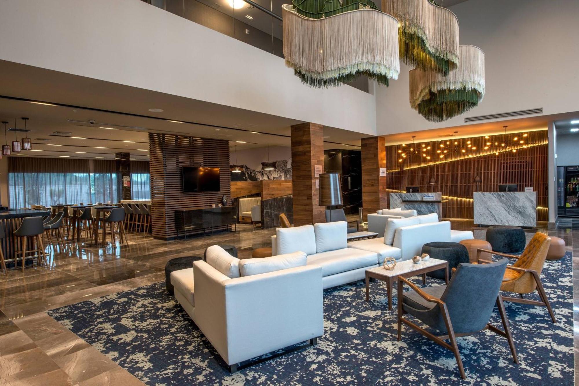 Courtyard By Marriott San Luis Potosi, Los Lagos Esterno foto