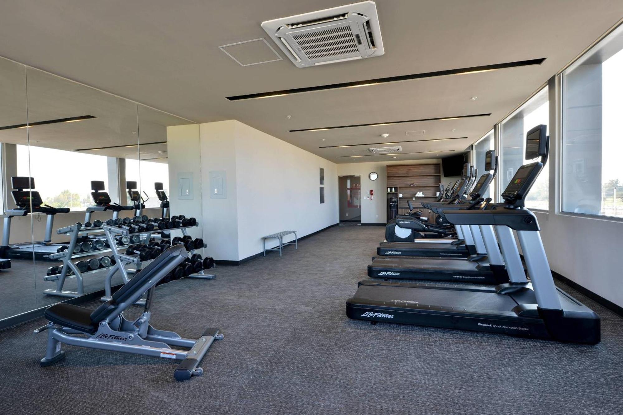 Courtyard By Marriott San Luis Potosi, Los Lagos Esterno foto